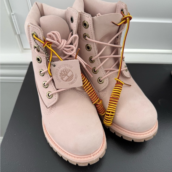Timberland Shoes - Women's NEW Timberland Premium 6-Inch Waterproof Boot Size 6